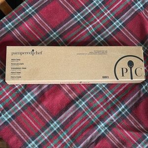 NWT PAMPERED CHEF WHISK TONGS